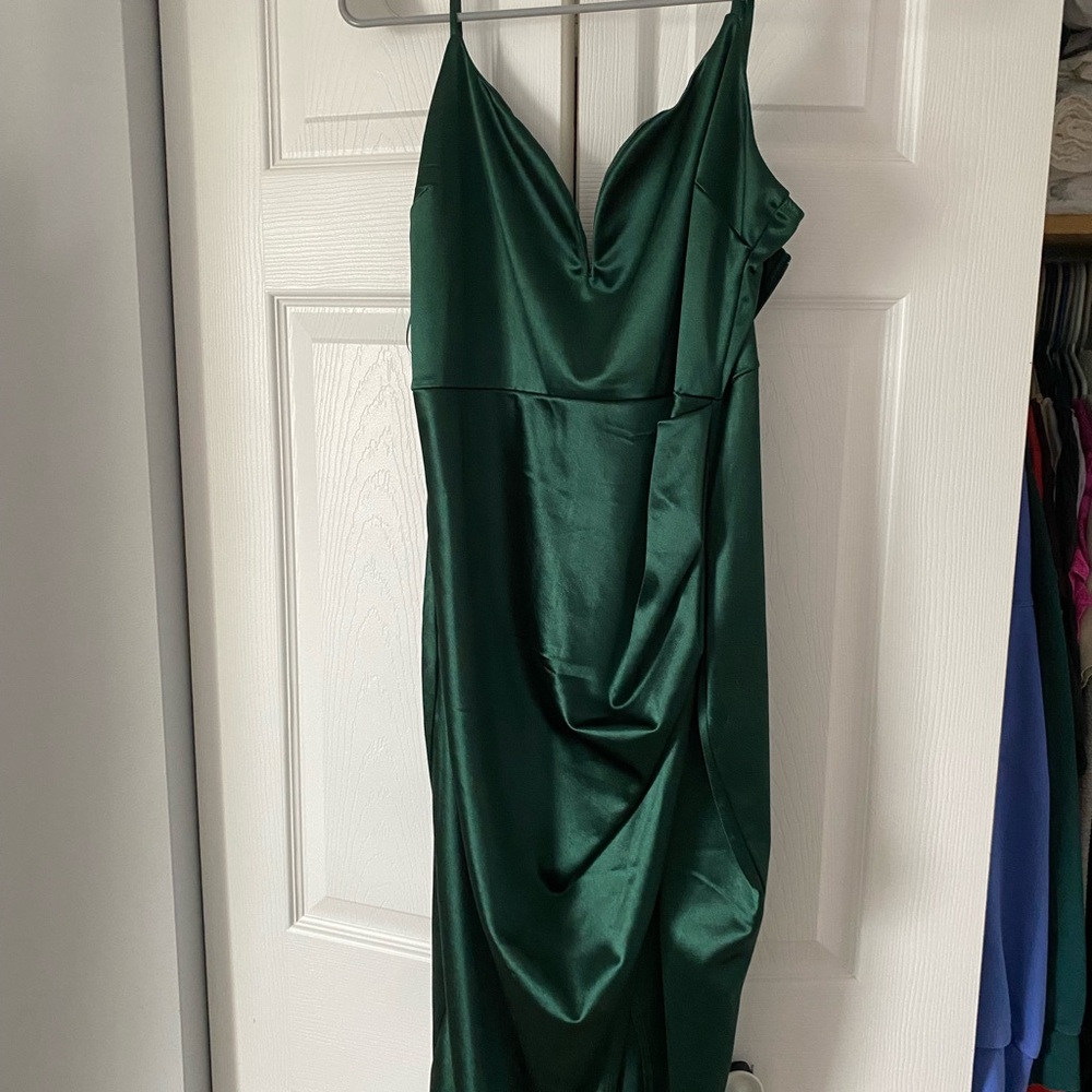 Windsor Green Sleeveless Sweetheart Midi Dress